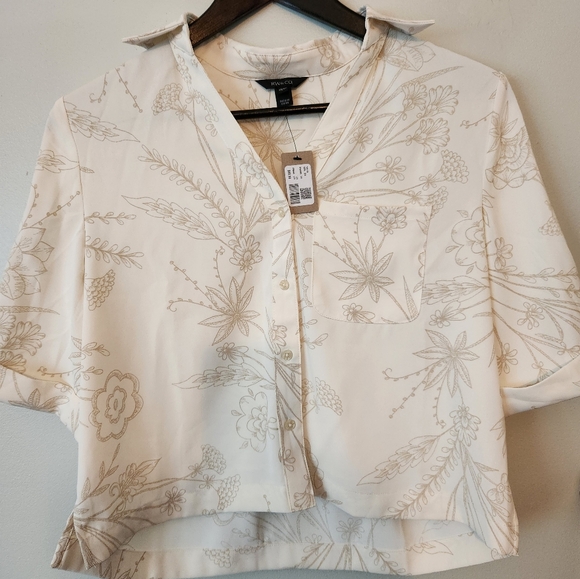Short-Sleeve Buttoned-Down Crepe Blouse - Picture 3 of 3
